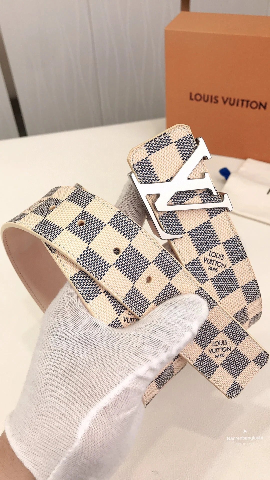 2025 Classic Silver Buckle White Plaid Men's Belt