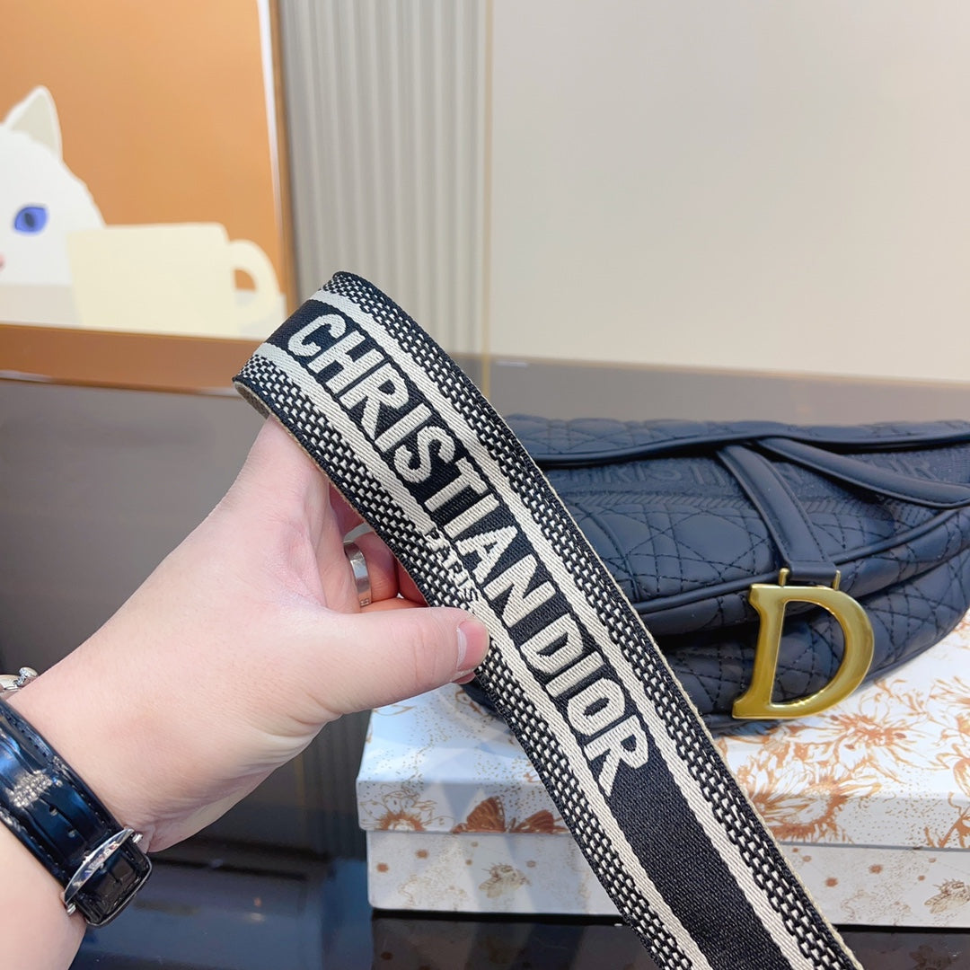 2025 Bag Fashion Ringer Scrub Saddle Bag