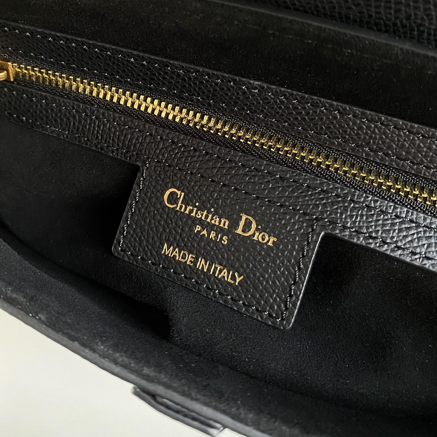 2025 Bag Classic Saddle Bag W239