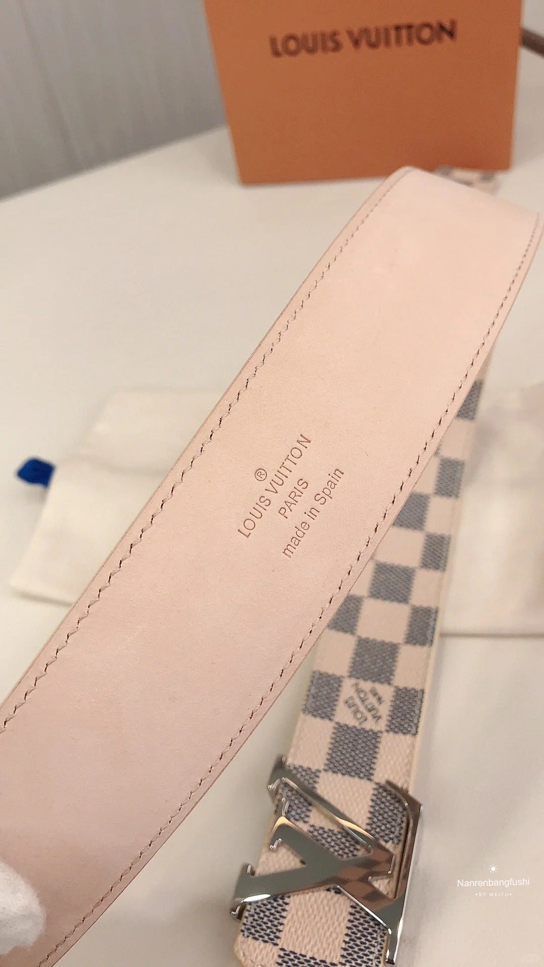 2025 Classic Silver Buckle White Plaid Men's Belt