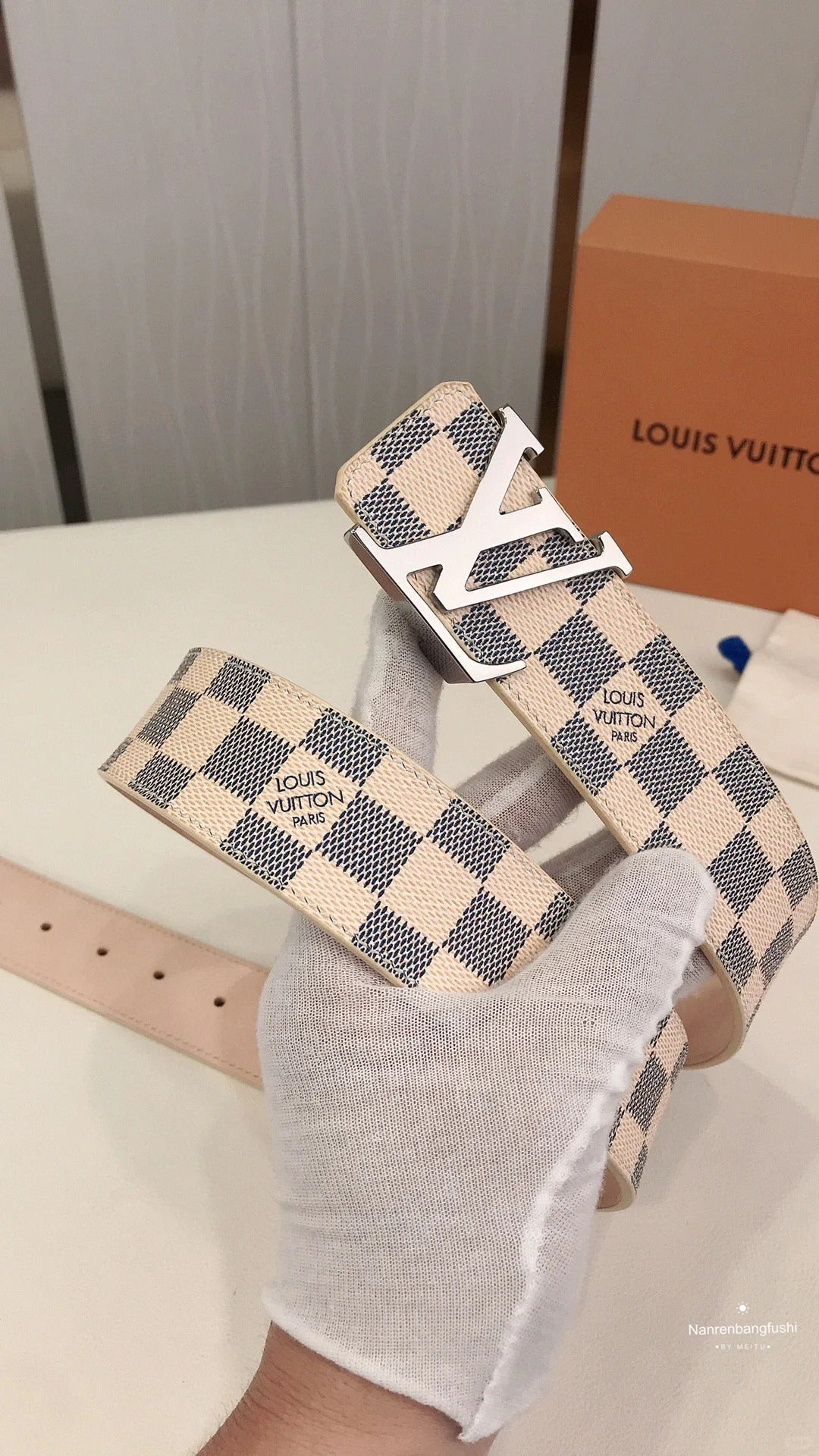 2025 Classic Silver Buckle White Plaid Men's Belt