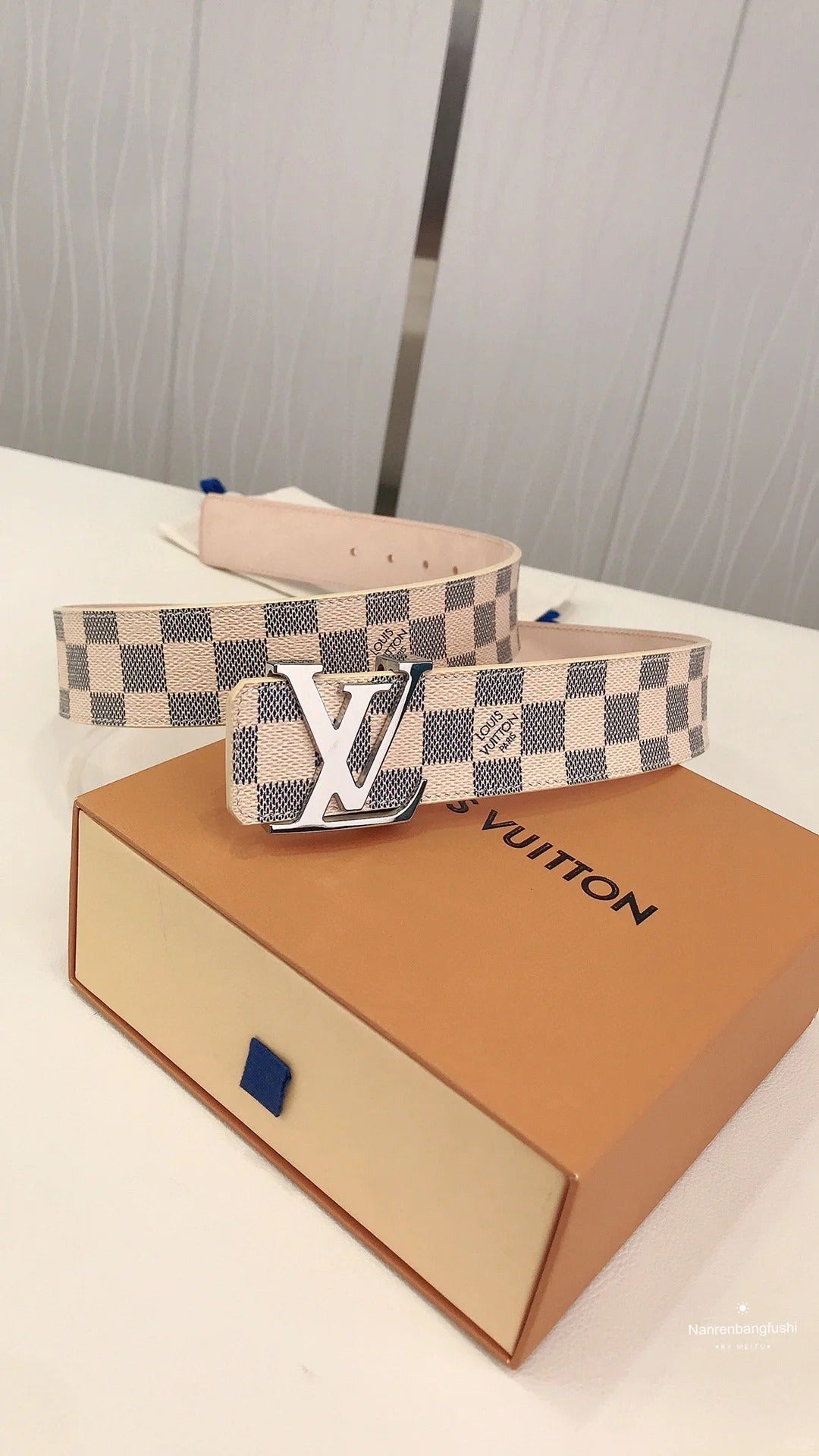 2025 Classic Silver Buckle White Plaid Men's Belt