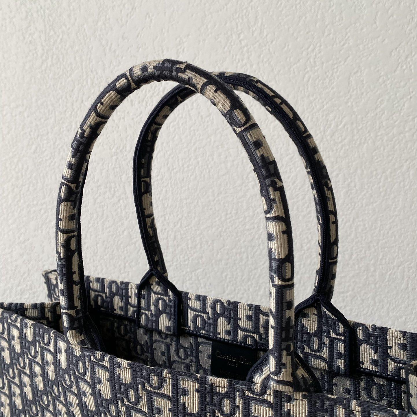 2025 Bag Book Tote Bag D9