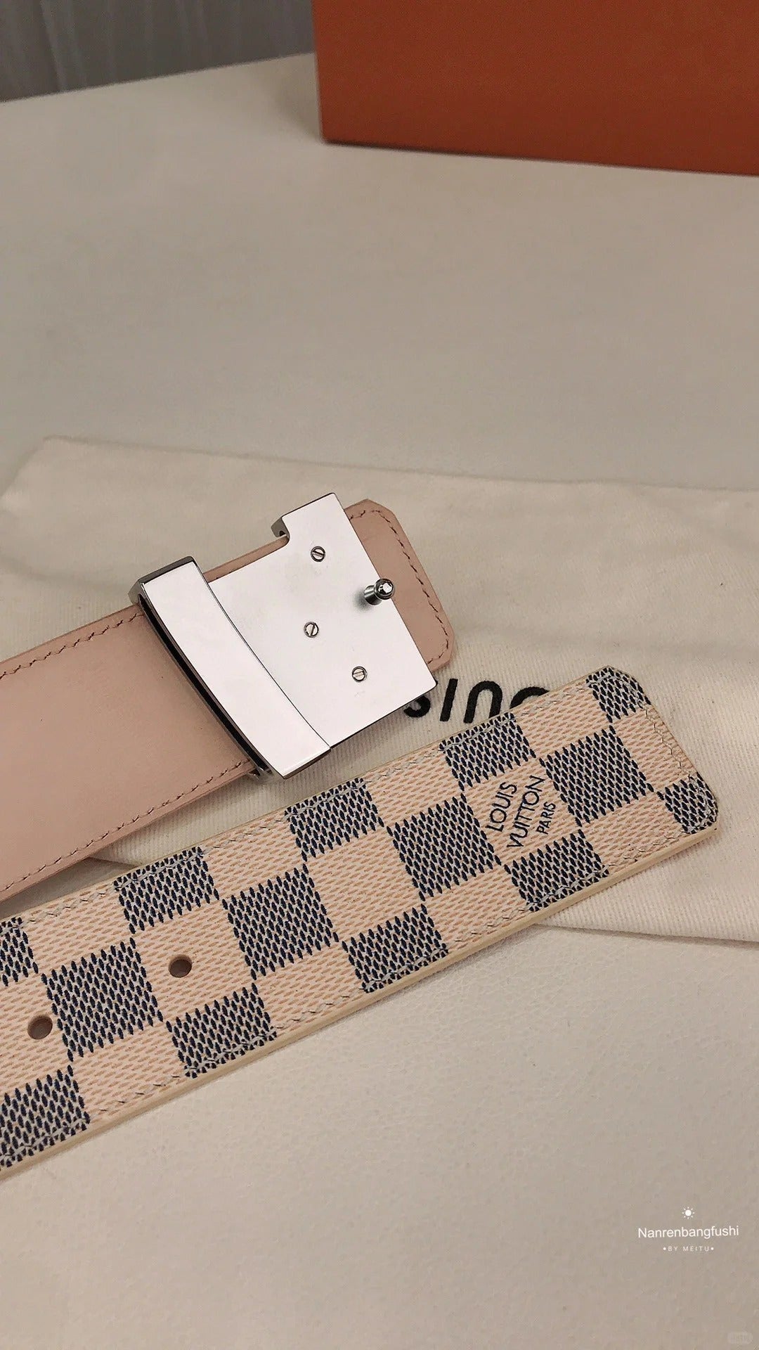 2025 Classic Silver Buckle White Plaid Men's Belt