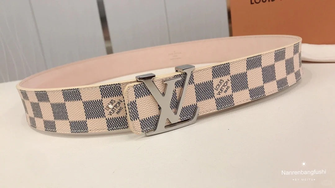 2025 Classic Silver Buckle White Plaid Men's Belt