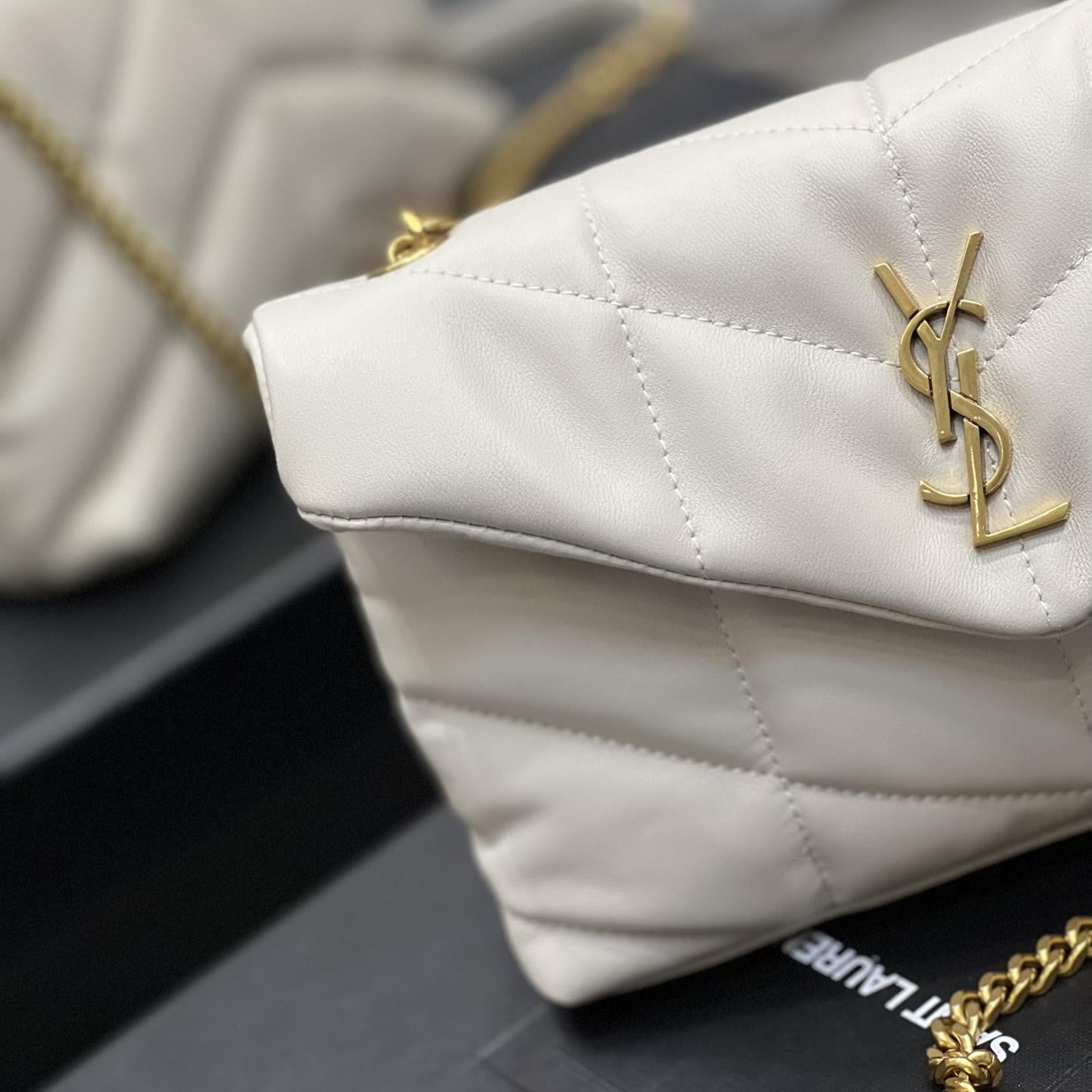 2025 Bag Classic Envelope Bag W3929