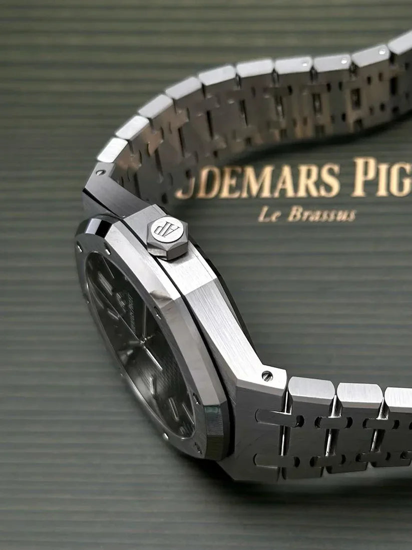 Audemars Piguet Royal Oak Automatic Watch 41mm Black Dial 15500ST