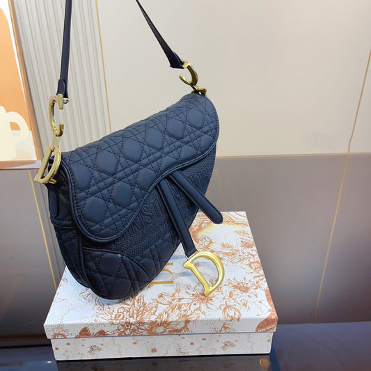 2025 Bag Fashion Ringer Scrub Saddle Bag