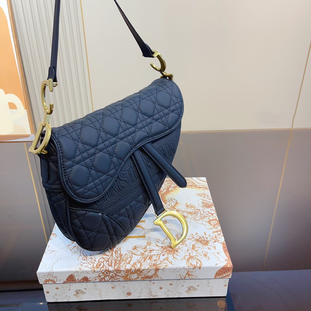 2025 Bag Fashion Ringer Scrub Saddle Bag