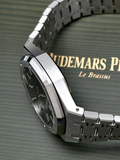 Audemars Piguet Royal Oak Automatic Watch 41mm Black Dial 15500ST