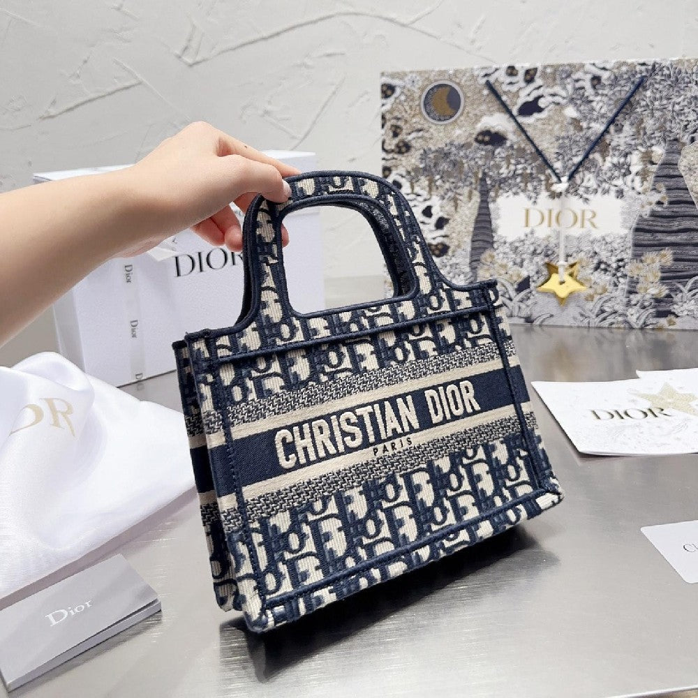 2025 Bag Classic Tote Bag W94