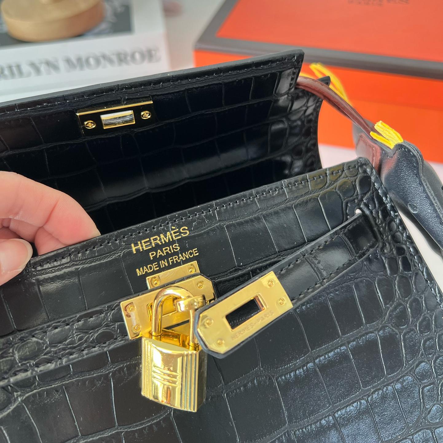 2025 Bag Stylish Top-handle Bag W232