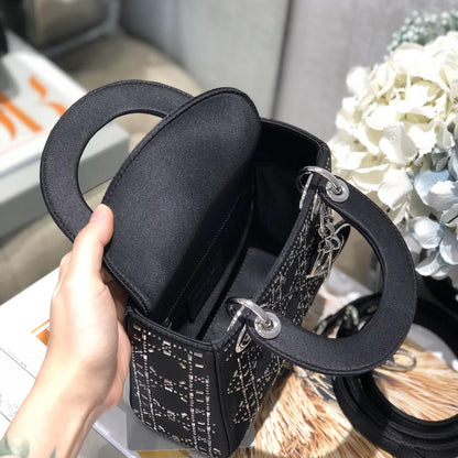 2025 Bag Classic Top-handle Bag D31