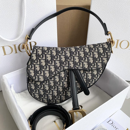 2025 Bag Classic Saddle Bag W240