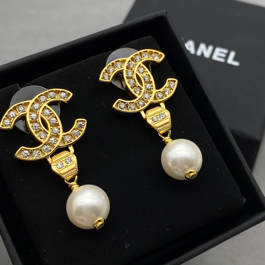 2025 Zircon Letter Pearl Earrings