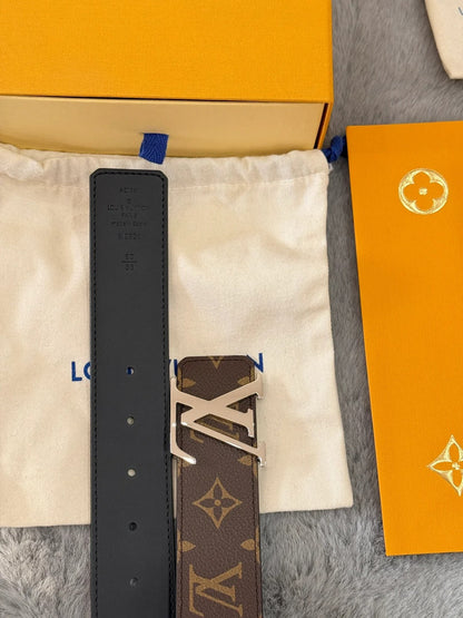 2025  classic old flower belt with bright silver buckle