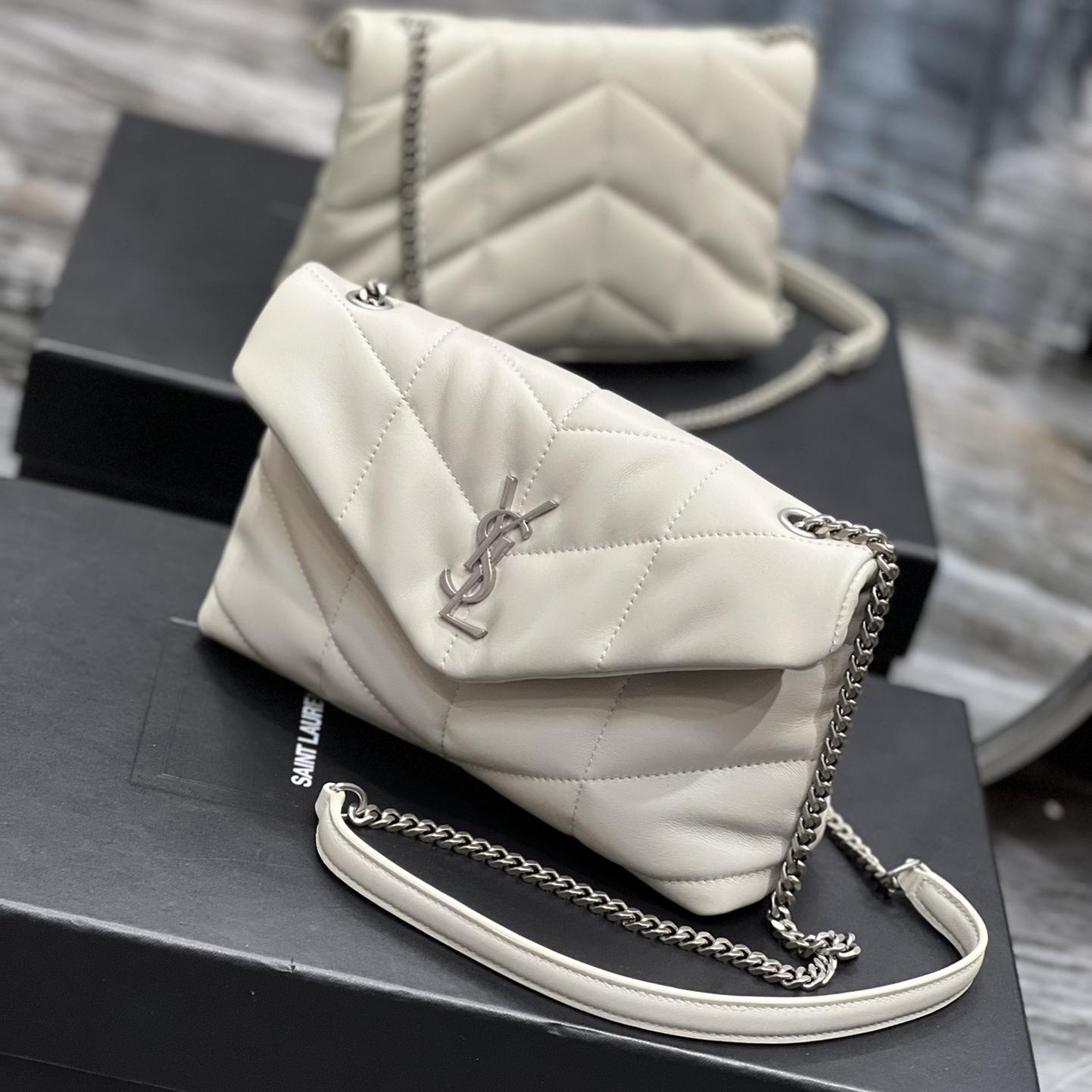 2025 Bag Classic Envelope Bag W3929