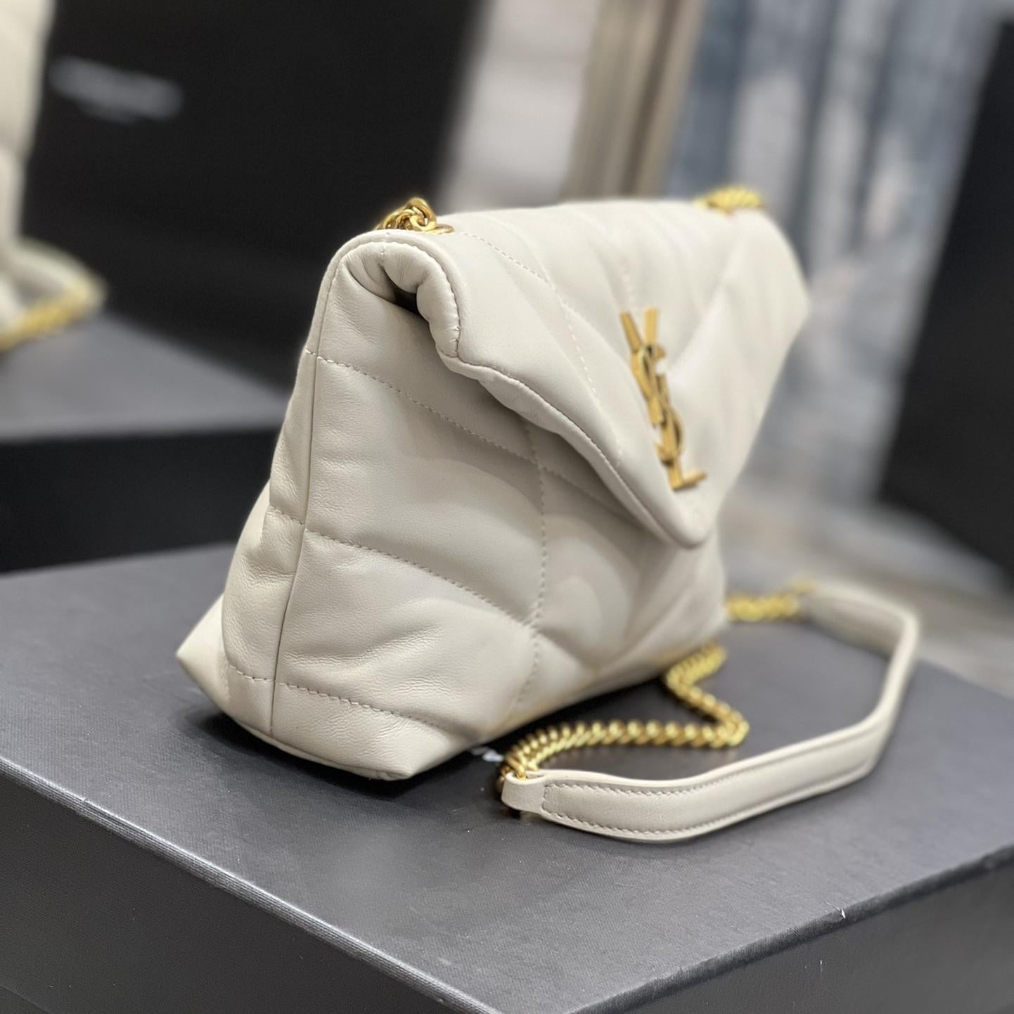 2025 Bag Classic Envelope Bag W3929