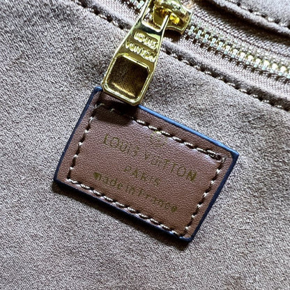 2025 Bag Classic Tote Bag W86